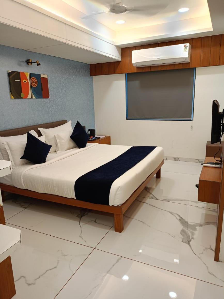 The Scenic Unity Hotell Garudeshwar Exteriör bild